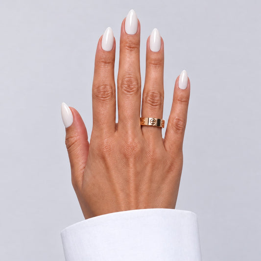 Milky Muse - glanzende melkwitte kort ovale press-on nagels