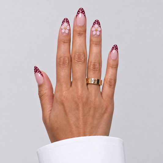 Lashthing press-on nagels Polka Blossom (Short Almond) - hoofdfoto